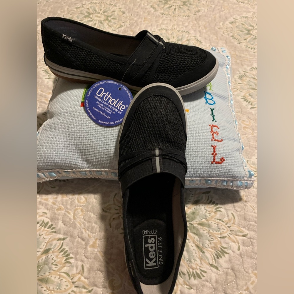 Keds Black Slip On Shoe's Women's size 6